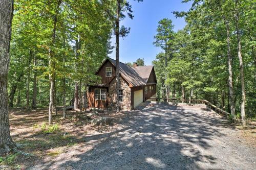 Lakefront Family Escape With Fire Pit And 2 Decks!