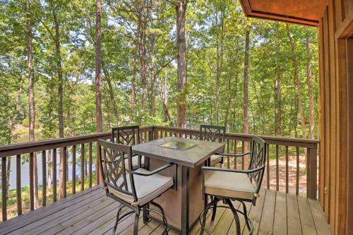 Lakefront Family Escape With Fire Pit And 2 Decks!