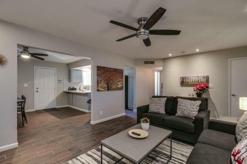Remodeled Tempe Home In Prime Location