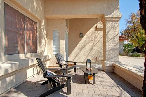 Dennis - Centrally Located 3br With Game Room