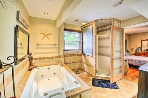 Waterfront Home With Dock 6 Mi To Hot Springs!