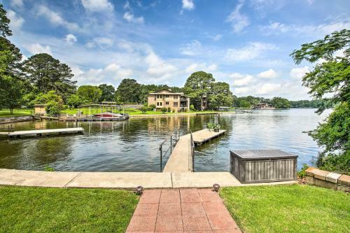 Waterfront Home With Dock 6 Mi To Hot Springs!