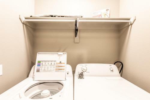 Apartamento Home Away From Home! Self Check-in & Free Parking!