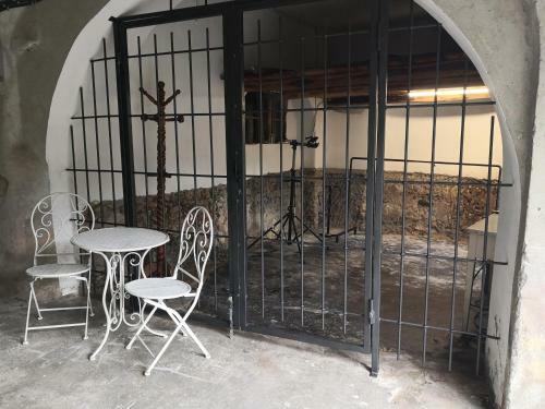 "lemon Tree House" Tavern&bike Room