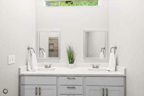 Bright Amp Modern Family Retreat 5 Location 2br