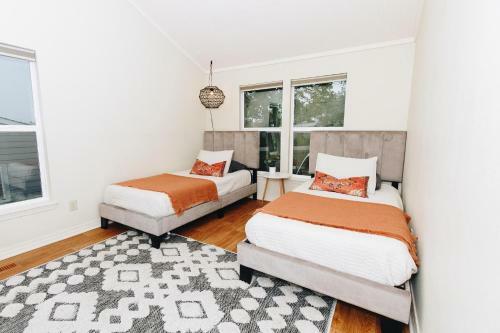 Chic Amp Comfy Near Dickson St Royal Beds Pkg 1br