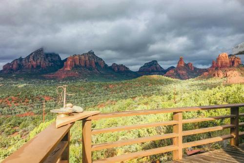 Artists Retreat Spectacular Cliffside Views