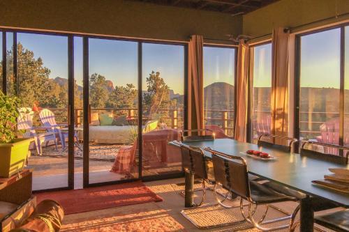 Artists Retreat Spectacular Cliffside Views