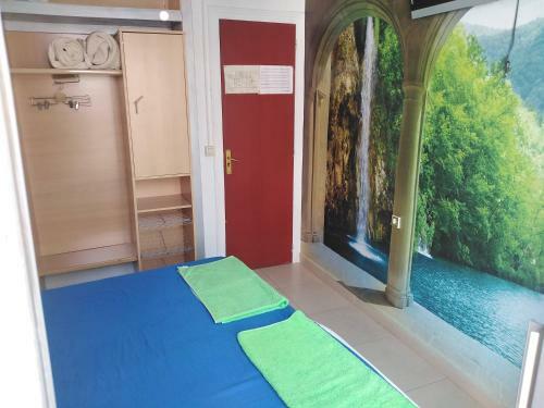 Hostal Can Pau Guesthouse
