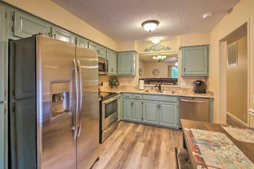 Hot Springs House With Spacious Deck And Grill!