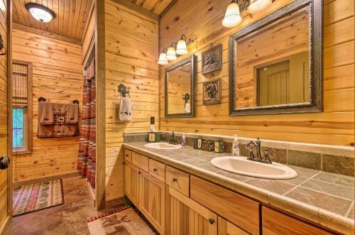 Spacious Family Home With Fire Pit On Norfork Lake!