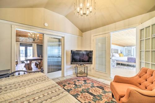 Eclectic Osage Cottage In Historic District