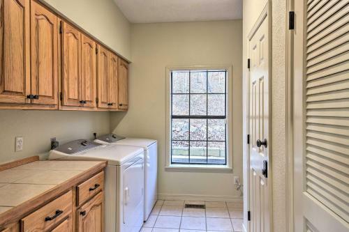 Luxury Hot Springs Cabin With Deck Near Lake Hamilton