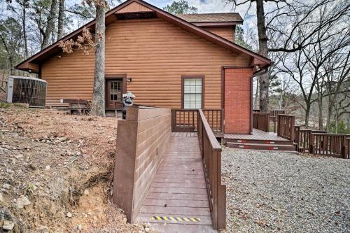 Luxury Hot Springs Cabin With Deck Near Lake Hamilton
