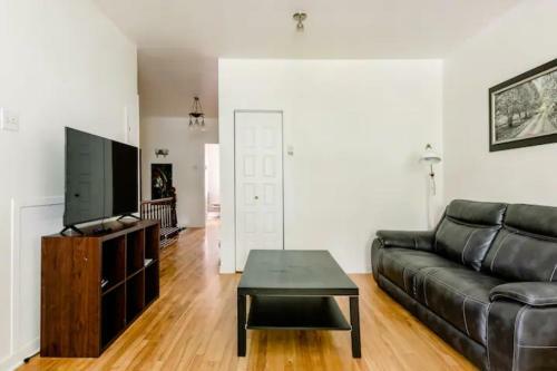 Apartamento Le Milton Place, Open Concept, Natural Sunlight, Backyard
