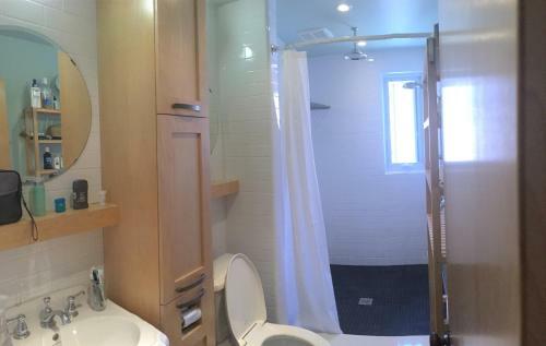 Hostal L'adresse Botanique - 3 Rooms, Up To 6 Guests