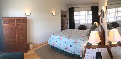 Hostal L'adresse Botanique - 3 Rooms, Up To 6 Guests