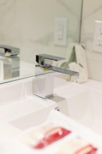 Apartamento Studio Palms Steps From Jeantalon Market Full Bath By Den Stays