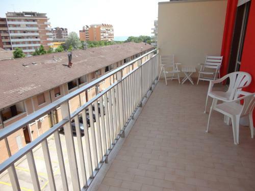Apartment Near The Beach-pool-tv-ac