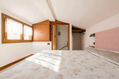 Spacious Villa - Private Garden Near The Sea/beach