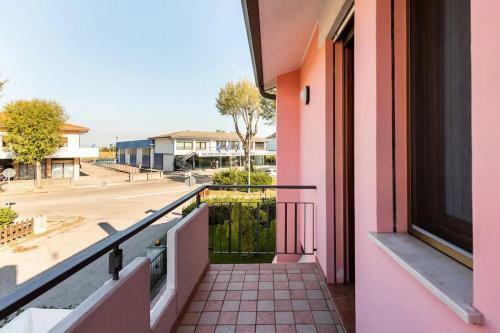 Spacious Villa - Private Garden Near The Sea/beach