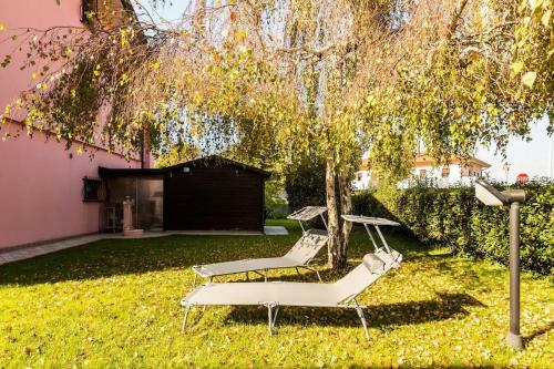 Spacious Villa - Private Garden Near The Sea/beach