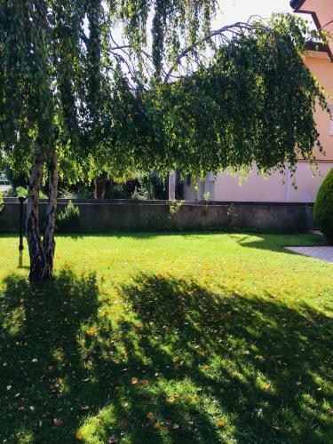 Spacious Villa - Private Garden Near The Sea/beach