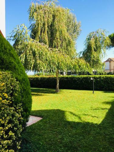 Spacious Villa - Private Garden Near The Sea/beach