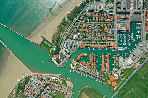 Apartment For 7 People With Sea View A C