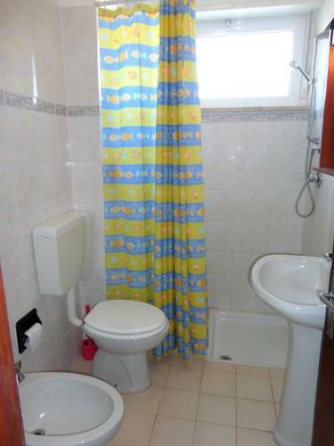 Apartment For 7 People With Sea View A C
