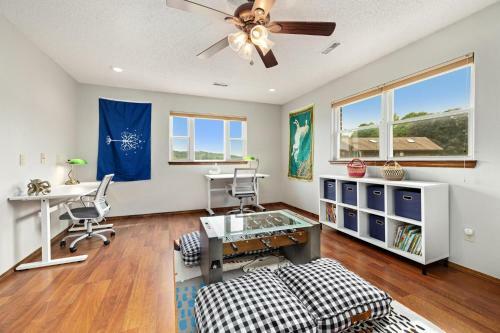 Hillside Hideaway - Lake Views And Lake Access - Hot Tub!
