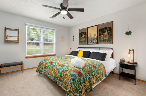 Hillside Hideaway - Lake Views And Lake Access - Hot Tub!