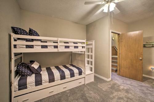 Spacious Home On Beaver Lake With Deck And Fire Pit!