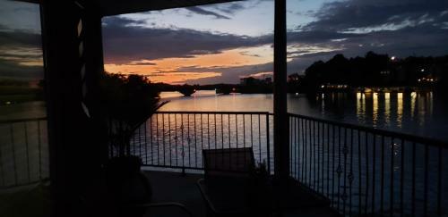 Apartamento Unique, Lakefront Corner Condo With 2 En Suite Brs
