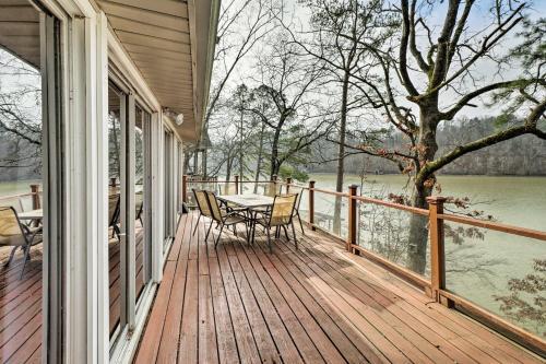 Riverfront Retreat With Game Room, Large Deck And Grill