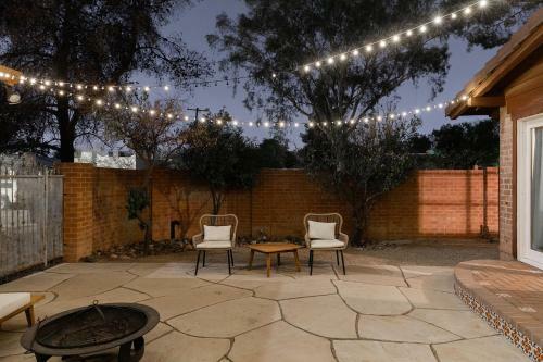 Desert Hues: A Private & Spacious Retreat W/pool