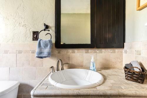 Classy 1940's Midtown Tucson Casita