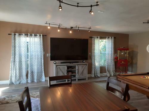 Luxury Tucson Home With Game Room And Spa Master Retreat