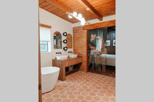 The Rosewood Adobe - Private Retreat W/pool