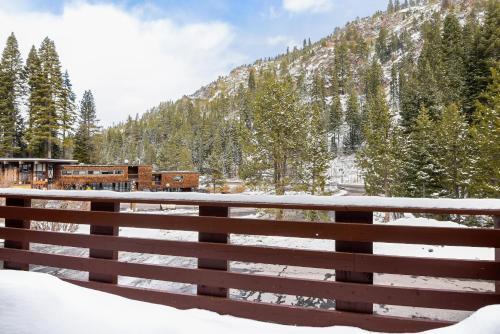Alpine Manor Retreat