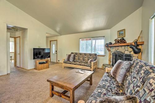 Stunning Big Bear Cabin About 9 Mi To Ski Resorts