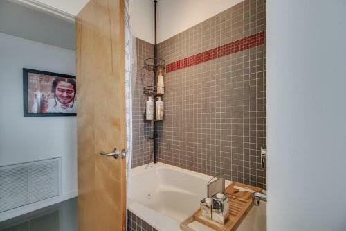 Vintage Charm W Modern Comforts Pool And Hot Tub