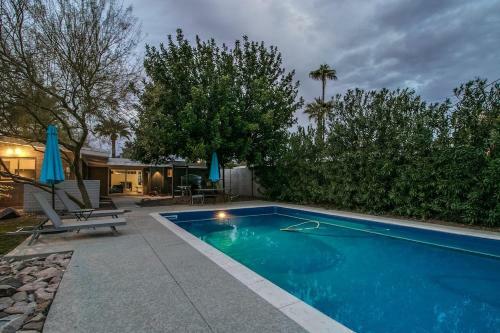 Vintage Charm W Modern Comforts Pool And Hot Tub