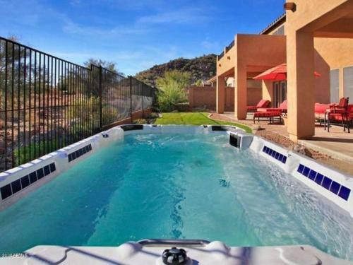 North Phoenix Hillside 4 Bdrm Wviews & Hot Tub