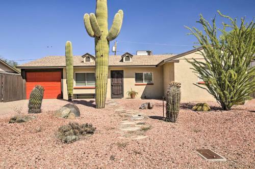 Phoenix Home With Pool, Backyard, And Gas Grill!