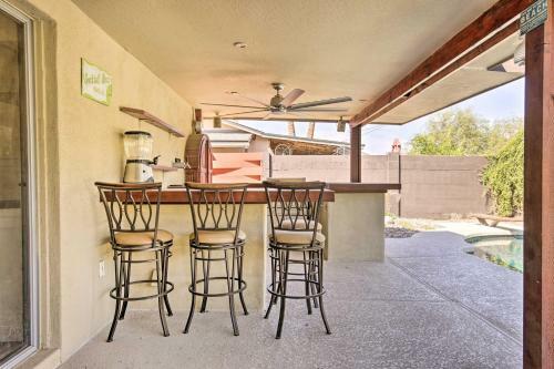 Phoenix Home With Pool, Backyard, And Gas Grill!