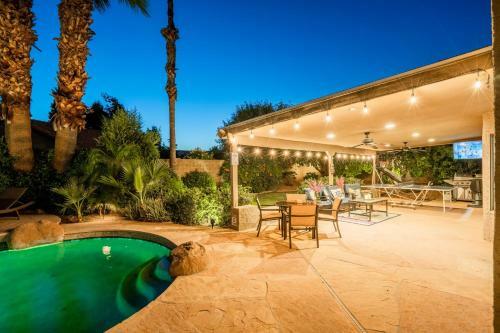 Premier Hosts Present Scottsdale Luxury Oasis With Lagoon Pool