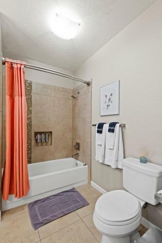 Premier Hosts Present Scottsdale Luxury Oasis With Lagoon Pool