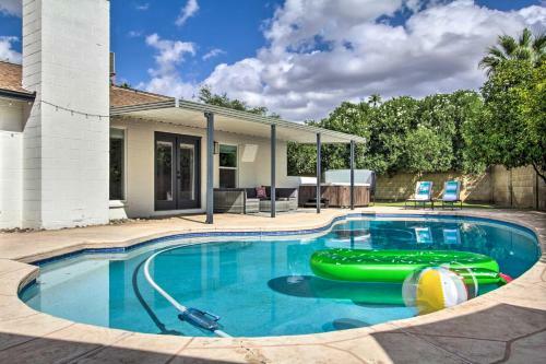 Central Scottsdale Oasis With Pool And Game Room!