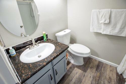 Htd Pool/ Bbq/ Putting Green/ 15 Mi To The Airport